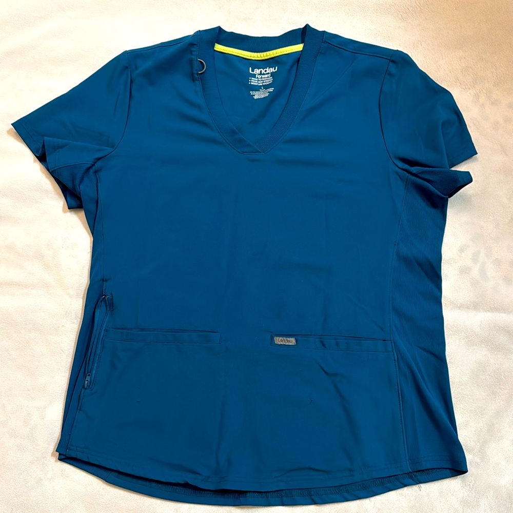 Landau Forward Scrub Top (size L)